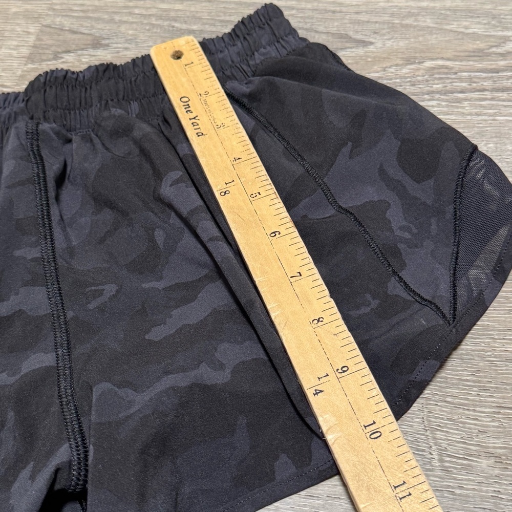 Lululemon hotty hot shorts camo 6 - Picture 5 of 5